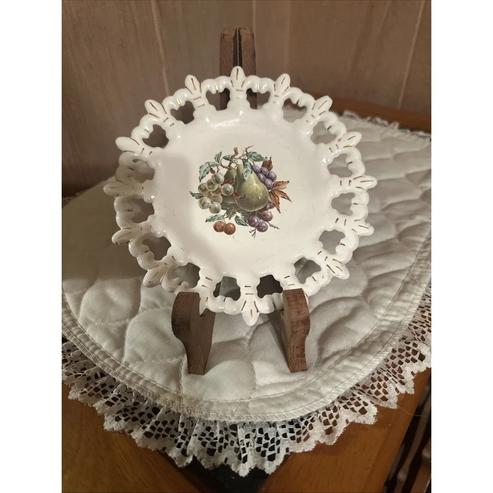 Vintage‎ NAPCO Reticulated Fruit Lattice Plate With Scalloped Edges